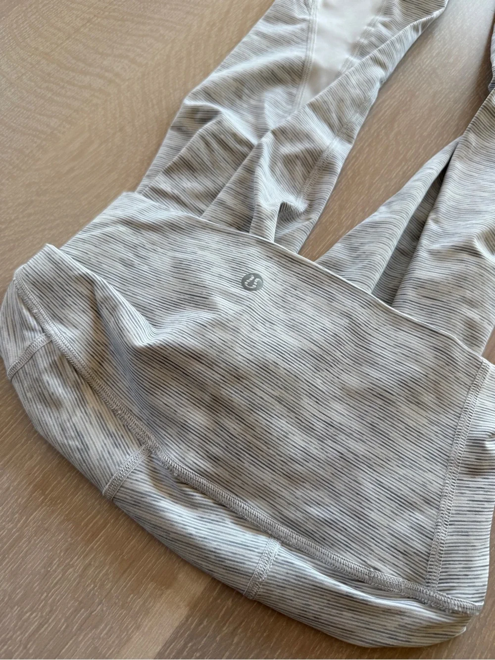 Lululemon Wunder Under Crop II Hi-Rise Scallop 24” Leggings, White/Grey Size 6